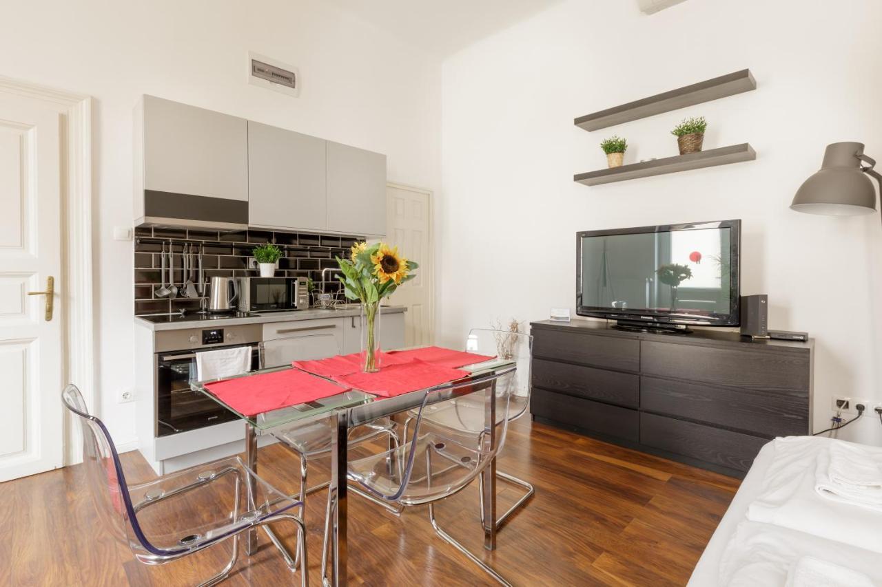 Apartament Red Dot Two - New Unit In The Heart Of Party Town Budapeszt Zewnętrze zdjęcie