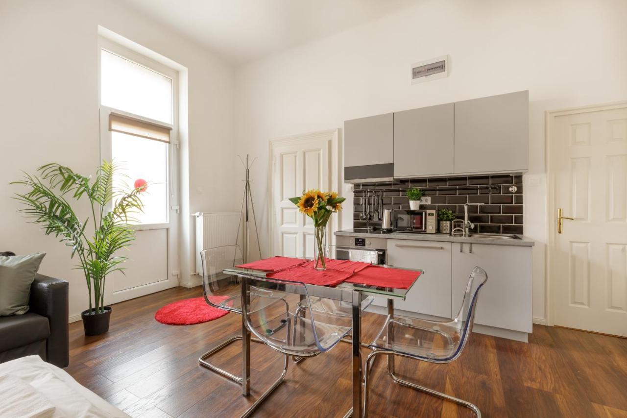 Apartament Red Dot Two - New Unit In The Heart Of Party Town Budapeszt Zewnętrze zdjęcie