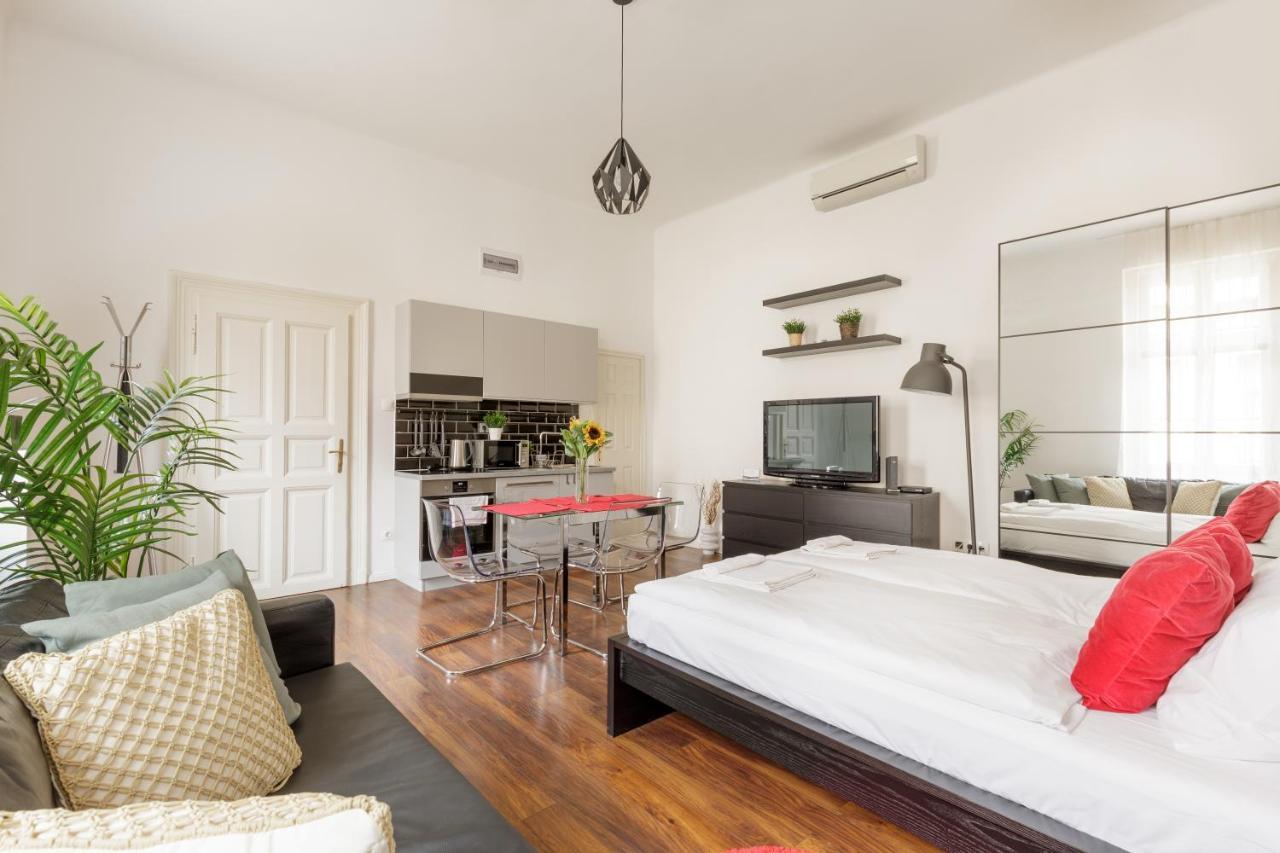 Apartament Red Dot Two - New Unit In The Heart Of Party Town Budapeszt Zewnętrze zdjęcie